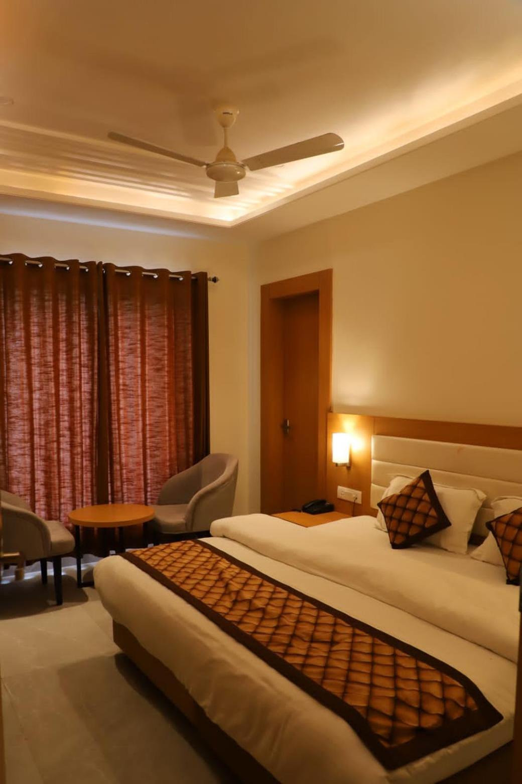 Hotel Ananda Castle à Vrindāvan Extérieur photo