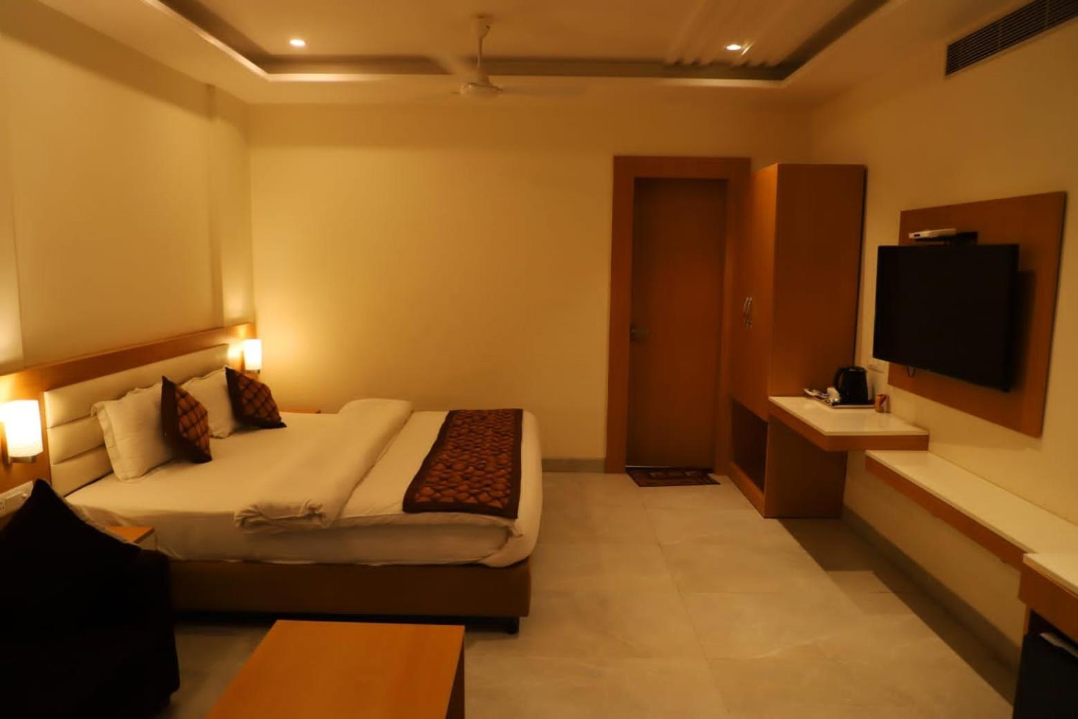 Hotel Ananda Castle à Vrindāvan Extérieur photo