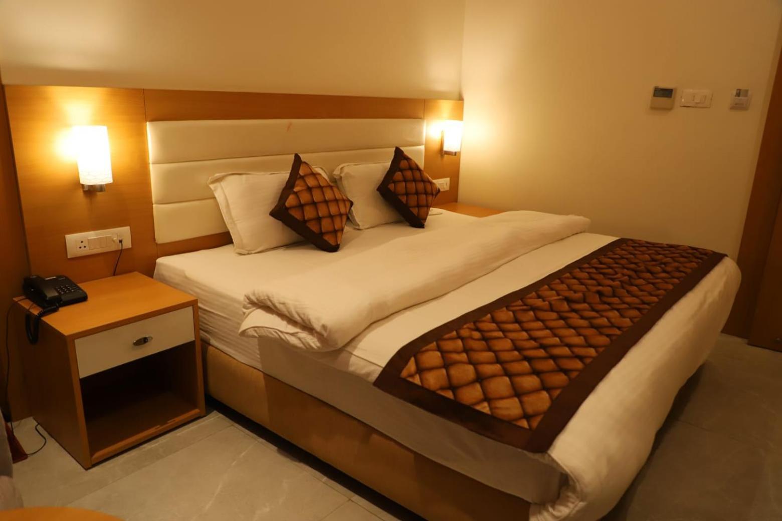 Hotel Ananda Castle à Vrindāvan Extérieur photo