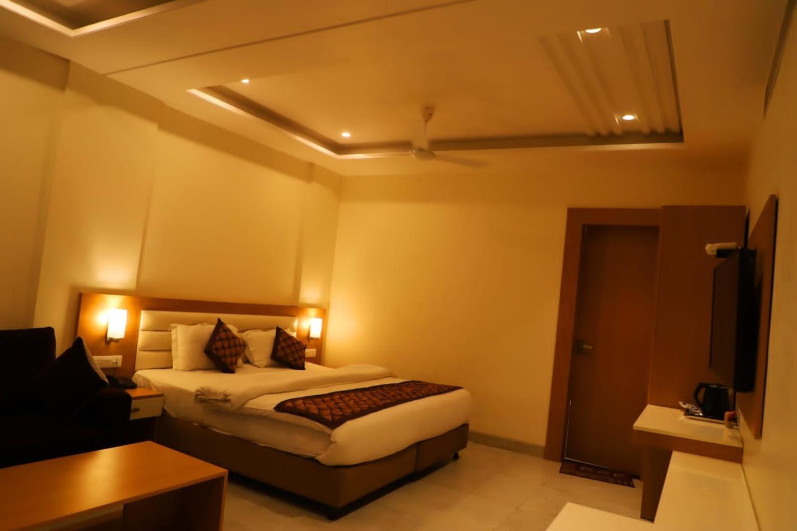 Hotel Ananda Castle à Vrindāvan Extérieur photo