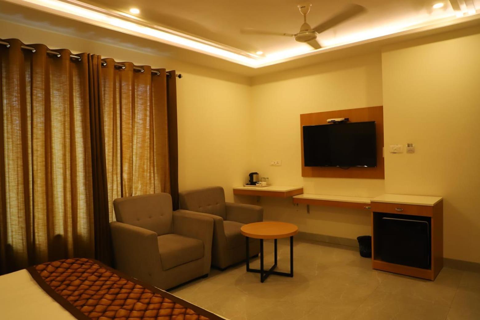 Hotel Ananda Castle à Vrindāvan Extérieur photo
